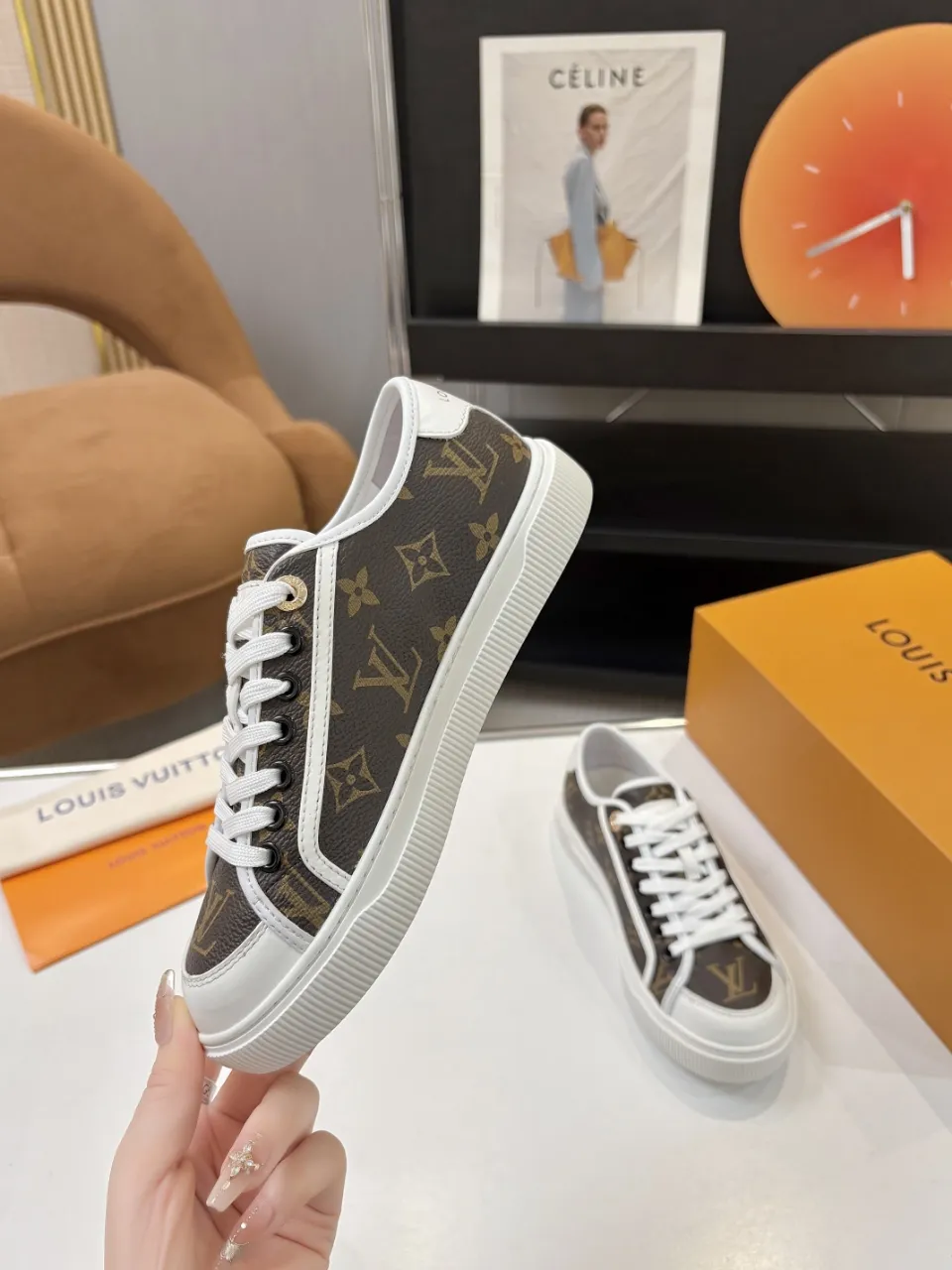 p580🐮🐮 LV couple skate shoes｜Classic jacquard, the ultimate code for a sweet outing! 👫** This pair of shoes is Louis Vuitton's love letter to fashionistas💌 - **classic presbyopic skate shoes**, the perfect choice for couples to go out on the street!  🔸 **Luxury details are a must-have**: Jacquard fabric  🔸 **So comfortable that you don’t want to take it off**: The sheepskin lining is skin-friendly and breathable, warm in autumn and winter without stuffing your feet, refreshing in spring and summer without being sticky, and you can wear it with a high-end feel in all seasons!  🔸 **Steady sense of security**: Non-slip rubber outsole, perfect grip, accompanying you through romantic streets.  **💑 Couple outfit inspiration**: ▪️ For boys, pair with leggings + baseball cap for a trendy street look!  ▪️ Girls can wear short skirts or shark pants, and the sweet and cool style is easy to choose~ **#Louis Vuitton #couple shoes #presbyopia classic** **👉 Click to collect and become the most fashionable CP in the circle of friends with him! ** Fabric: Imported cowhide/classic jacquard fabric Lining: Sheepskin lining Sole: Original rubber sole Size: Women’s size 35-42 (40/41/42 customized) Men’s size 39-45 (39.45 customized)